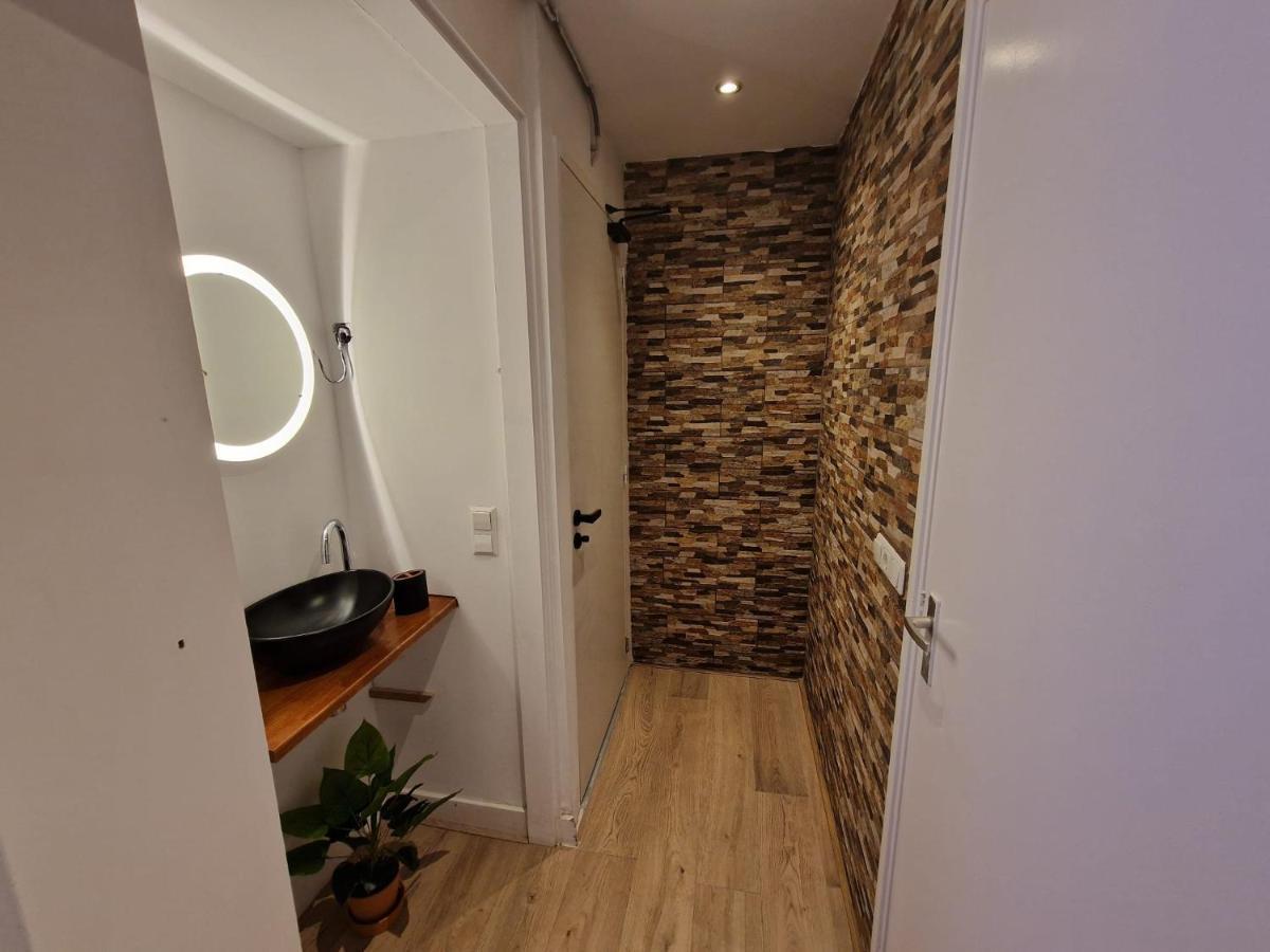 Recharge Hostel Rotterdam Eksteriør bilde