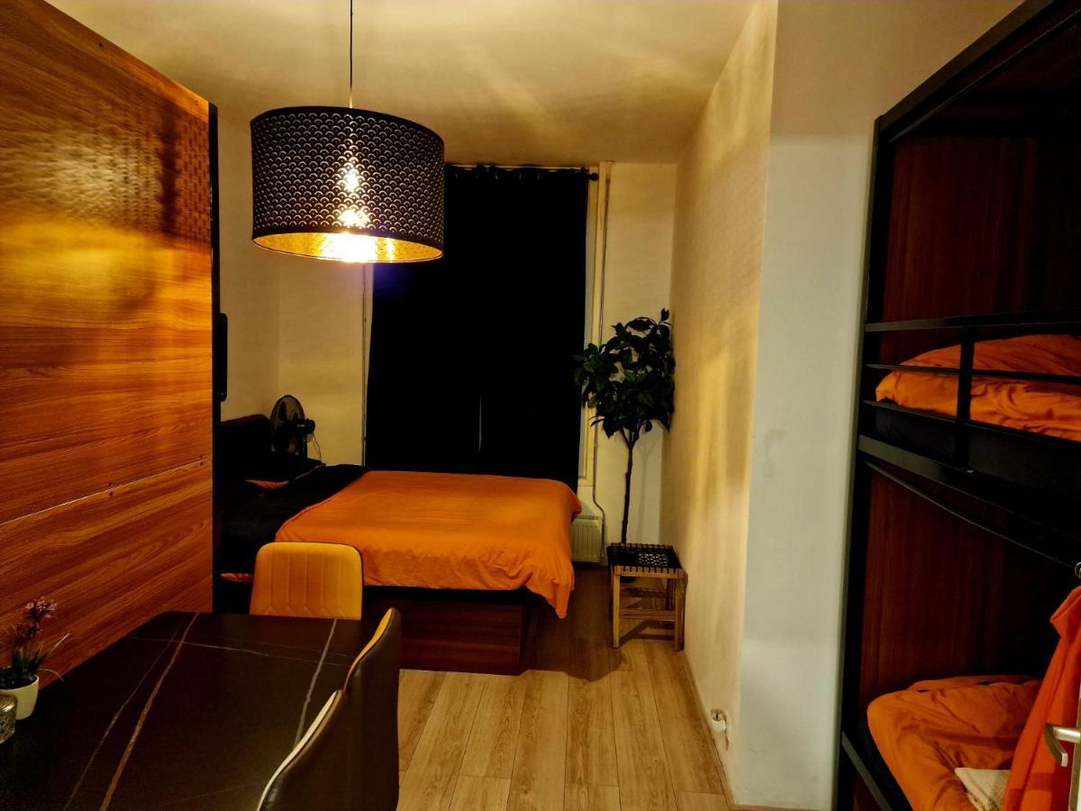 Recharge Hostel Rotterdam Eksteriør bilde