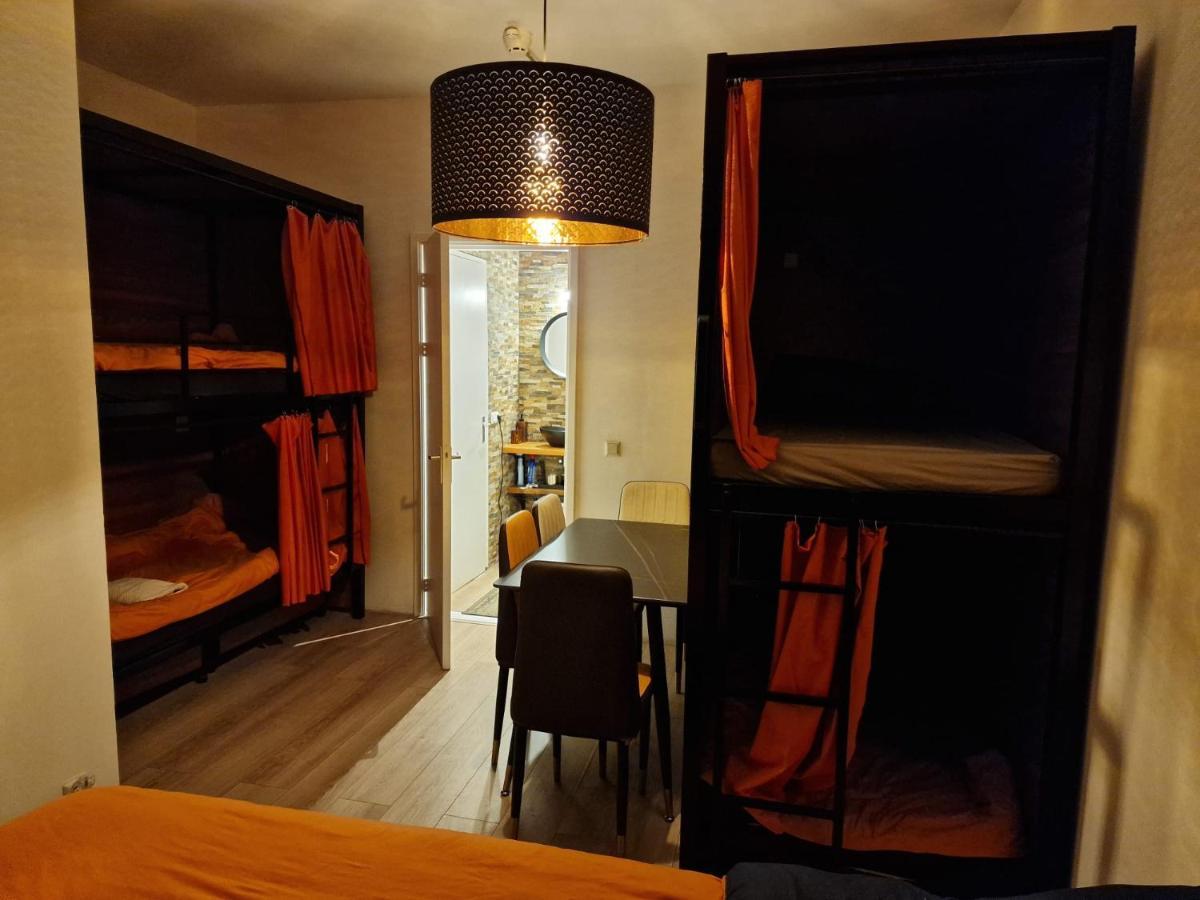 Recharge Hostel Rotterdam Eksteriør bilde