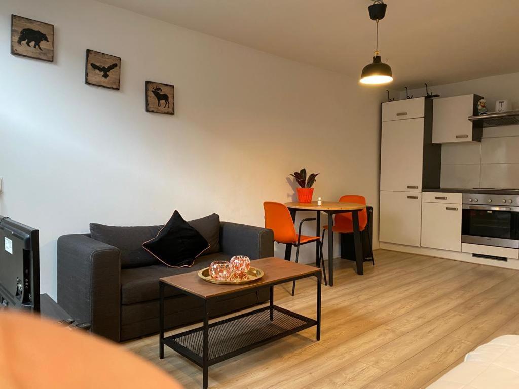 Recharge Hostel Rotterdam Eksteriør bilde
