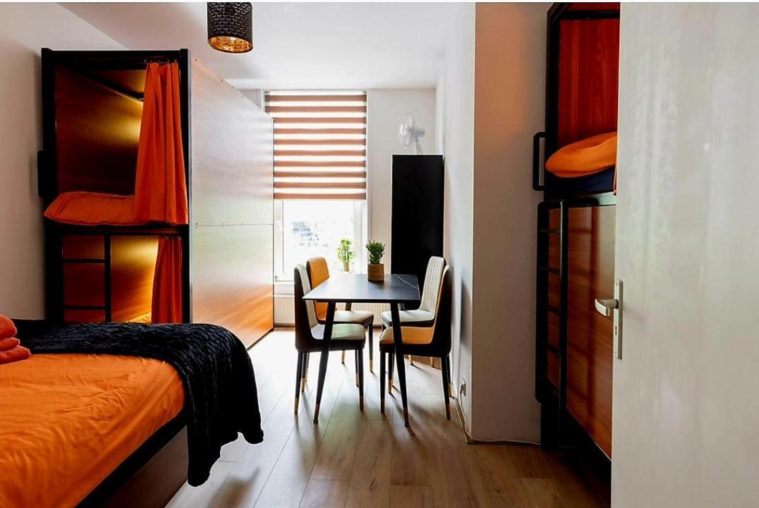Recharge Hostel Rotterdam Eksteriør bilde