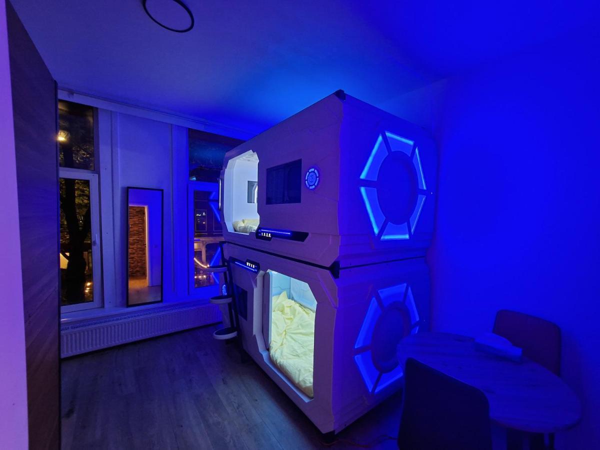 Recharge Hostel Rotterdam Eksteriør bilde