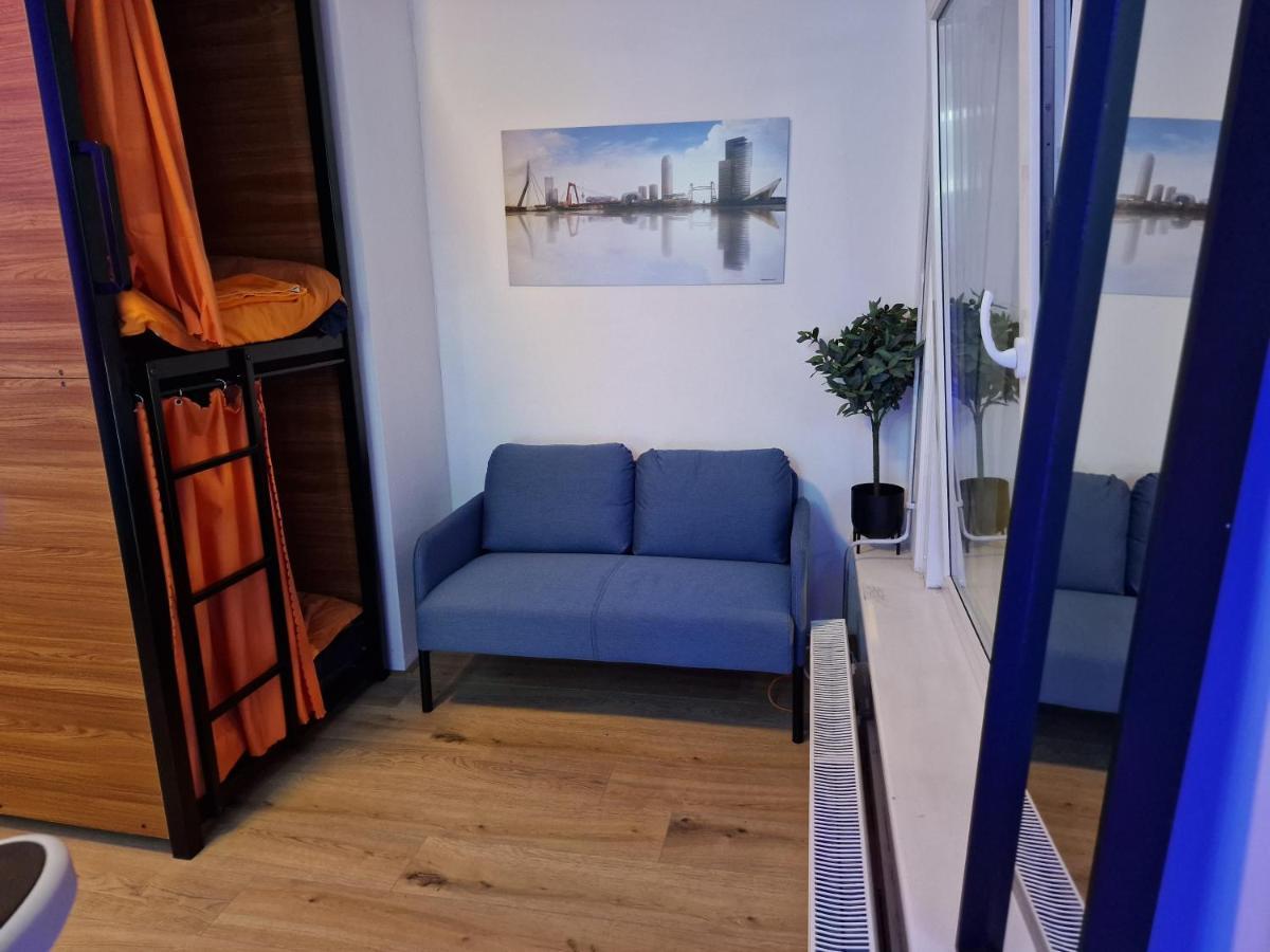 Recharge Hostel Rotterdam Eksteriør bilde