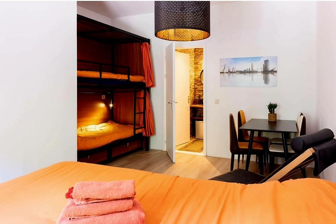 Recharge Hostel Rotterdam Eksteriør bilde
