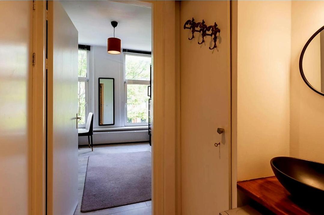 Recharge Hostel Rotterdam Eksteriør bilde