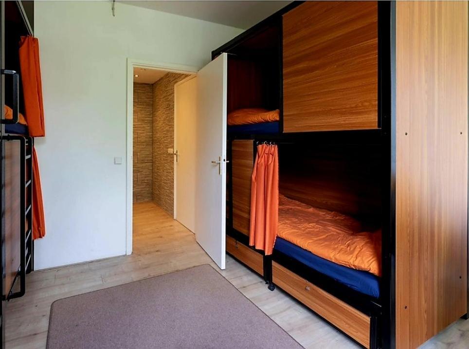 Recharge Hostel Rotterdam Eksteriør bilde