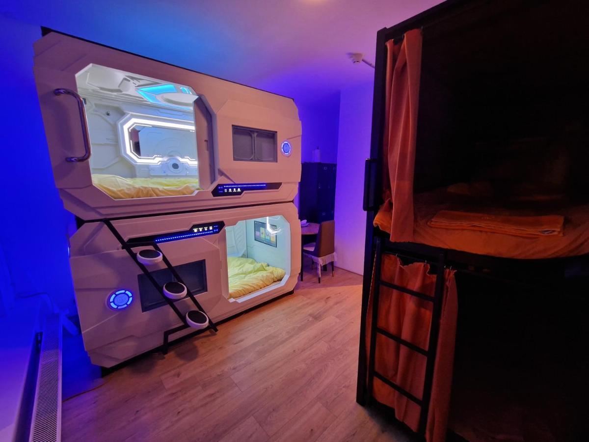 Recharge Hostel Rotterdam Eksteriør bilde